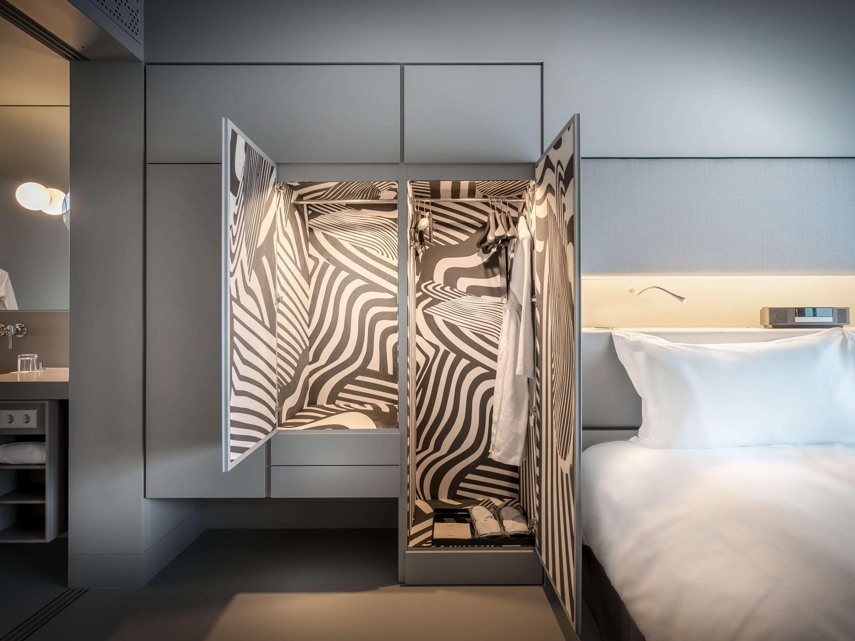 So/ Vienna Hotel Exterior photo A room at the Standard London