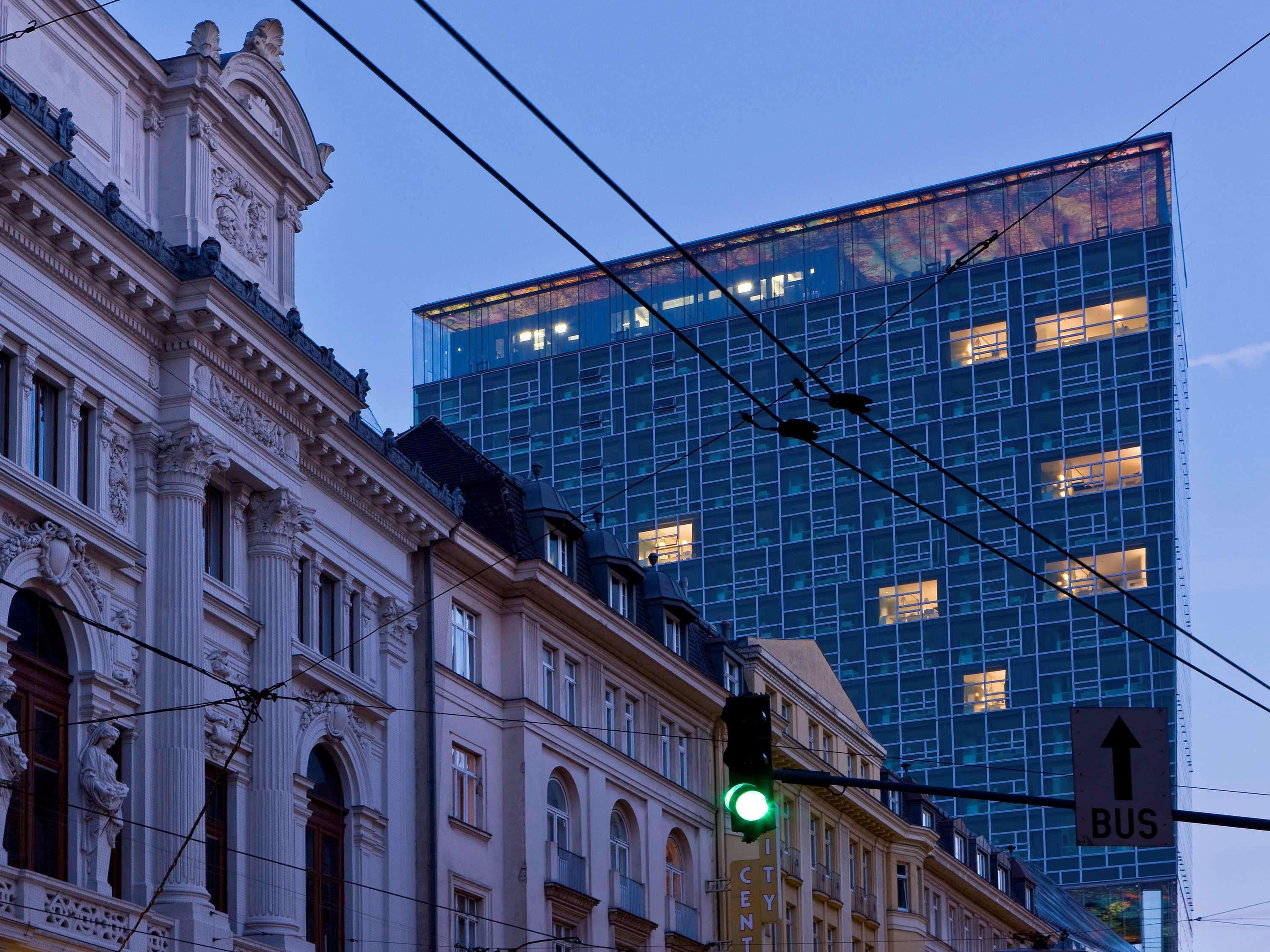 So/ Vienna Hotel Exterior photo The building at night